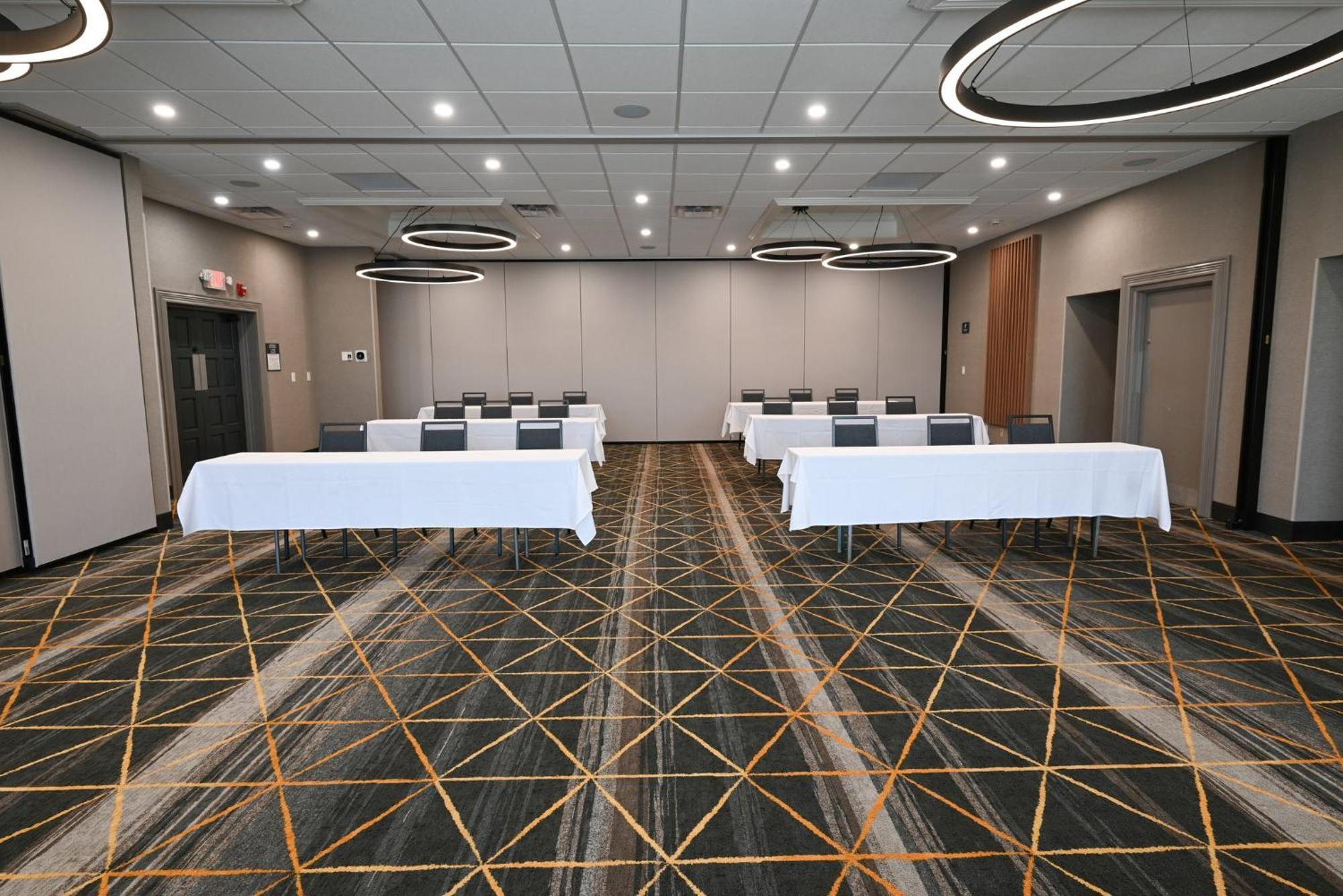 Holiday Inn Cleveland-Mayfield By Ihg Exterior foto